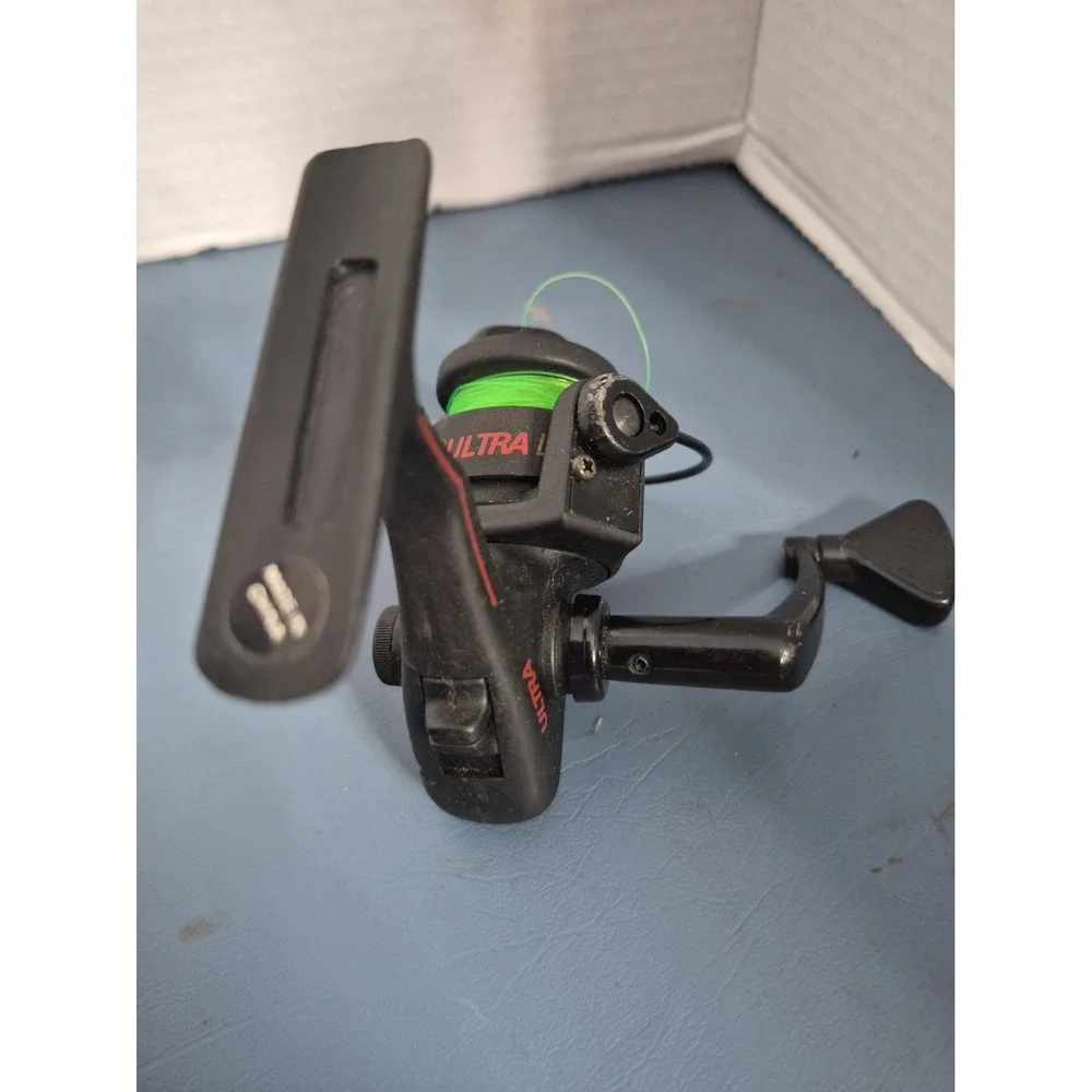 Shakespeare Ultra Lite 2500ULX Spinning Fishing Reel. Preowned.